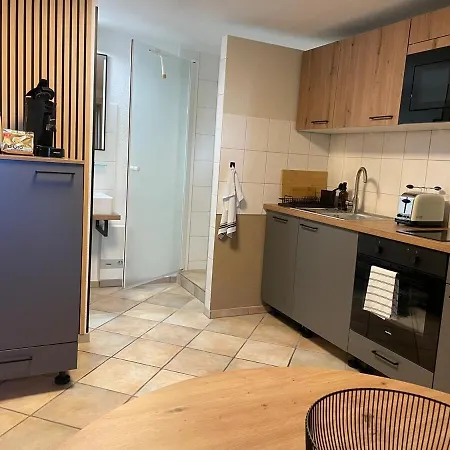 Modernes City-apartment Mit Parkplatz In Apartment