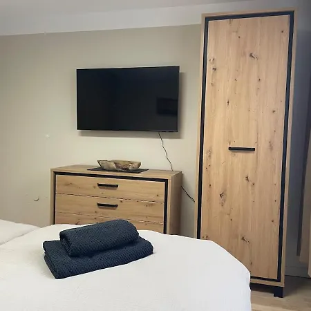 Modernes City-apartment Mit Parkplatz In *